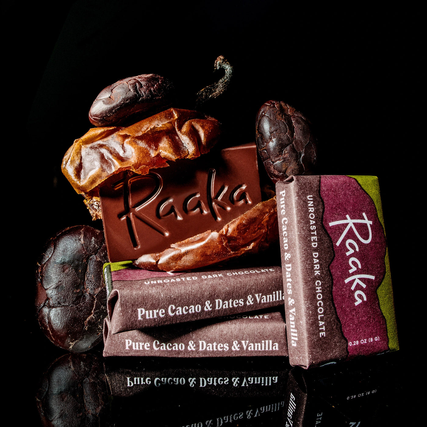 Raaka chocolate with cacao, dates and vanilla